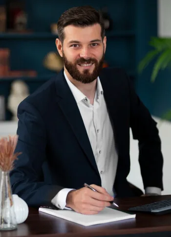 Our Financial Experts The Team  Member Solution. - 英超直播
