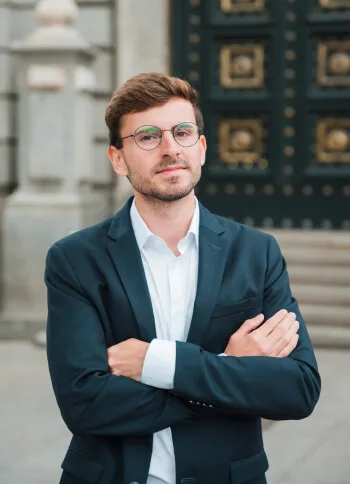 Our Financial Experts The Team  Member Solution. - 英超直播