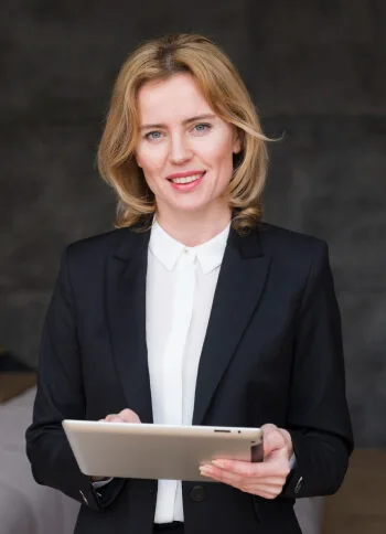Our Financial Experts The Team  Member Solution. - 英超直播